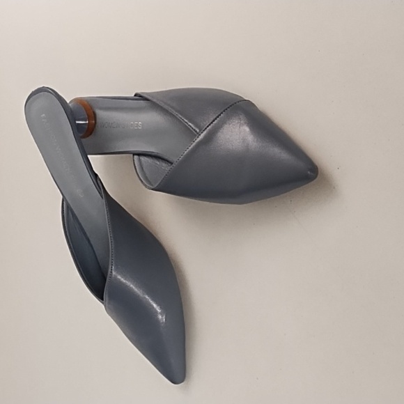 Light Denim Blue Low Kitten Heel Mule Shoe Pointed Toe 8.5 Runs 1/2 Size Small - Picture 9 of 9